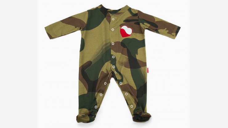 Pajacyk moro, body z nadrukiem "Żołnierze Wyklęci". Narodowe ubranka dla niemowląt