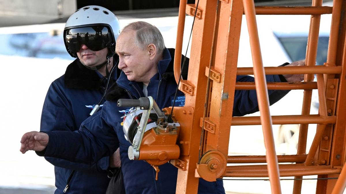 Rosja. Władimir Putin przetestował nowy bombowiec. Miał siedzieć za sterami
