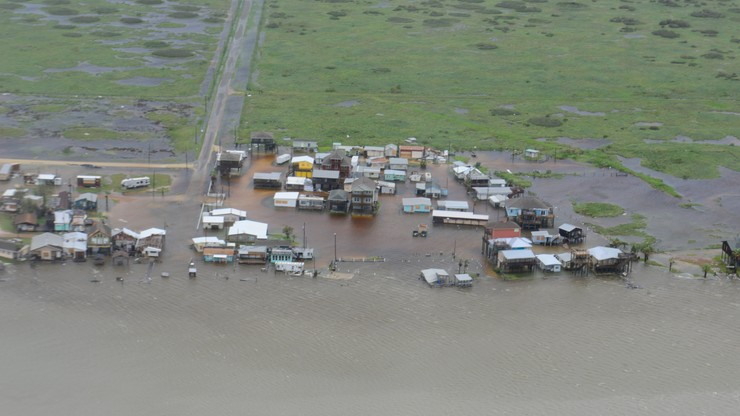 Władze Teksasu obawiają się "katastrofalnych powodzi". Gubernator: w dalszym ciągu będzie padać