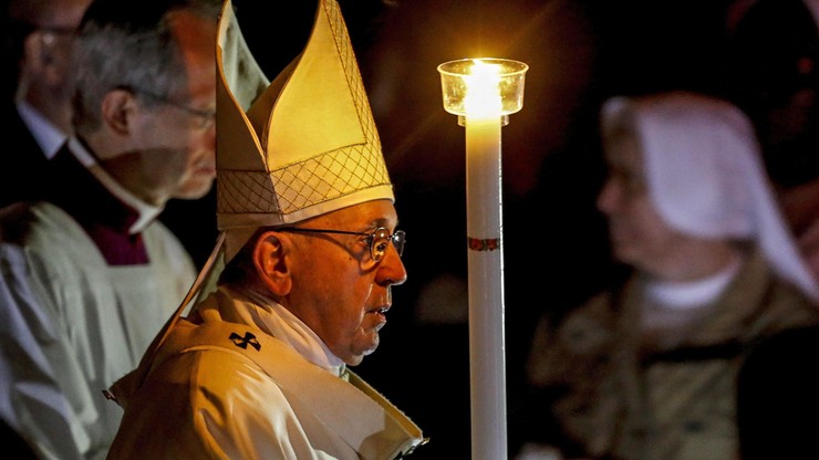 Wigilia Paschalna w Watykanie. Papież: nie można milczeć w obliczu niesprawiedliwości i cierpienia
