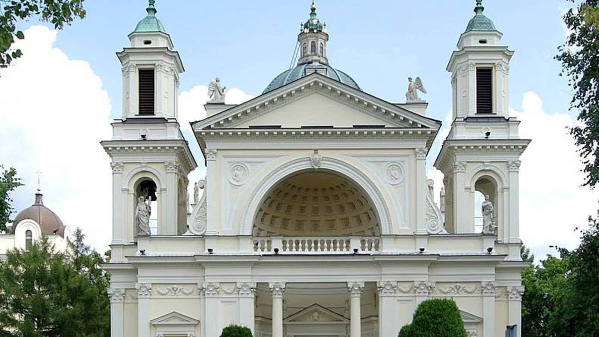 Niewybuch znaleziony na poddaszu kościoła. Akcja służb w Warszawie