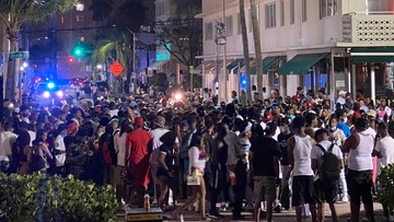 Imprezowicze starli się z policją. 150 osób zatrzymanych w Miami Beach