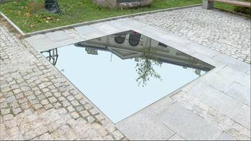 Kieleckie lustro niezgody. Instalacja wywołała lawinę komentarzy