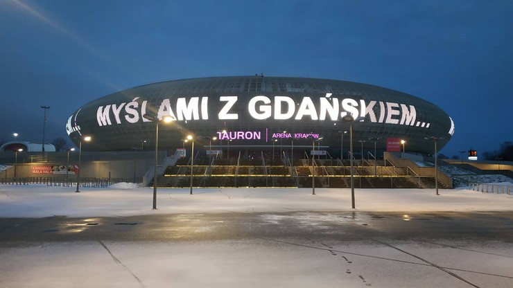 "Myślami z Gdańskiem..." - napis na Tauron Arenie Kraków
