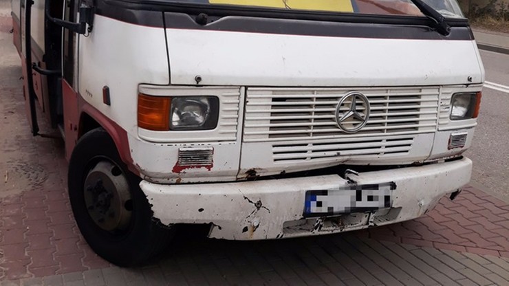 Rozpadający się autobus woził pasażerów pod Warszawą. "Ruina na kołach" 