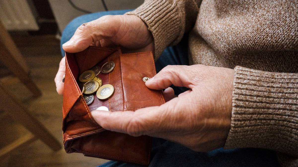 ZUS: najniższa emerytura to 1 978 zł, ale tysiące dostają mniej niż 500 zł