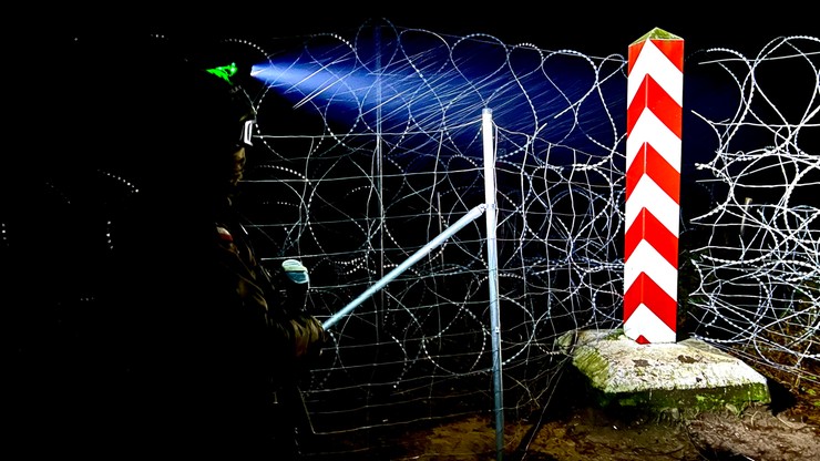 Straż Graniczna: kolejne prowokacje służb białoruskich; funkcjonariusze rzucali petardami hukowymi