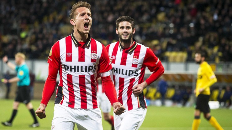PSV wygrywa z Vitesse i stawia pod ścianą Ajax