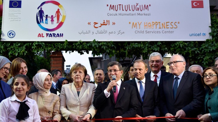 Merkel za utworzeniem stref bezpieczeństwa przy granicy z Turcją