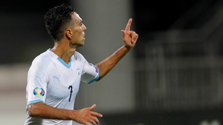 Zwycięski gol krzyżakiem w 90. minucie! Popis Zahaviego (WIDEO)