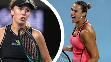 Dwie tenisistki podczas meczu, jedna w czarnym stroju, druga w r&oacute;żowym.