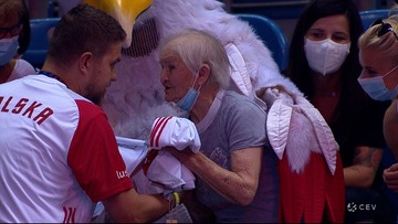 104-letnia fanka na meczu reprezentacji Polski (WIDEO)