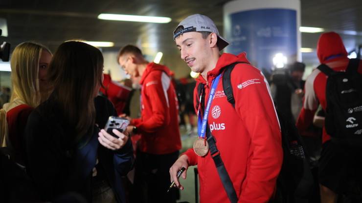 Polscy siatkarze wrócili z Filipin. Zostali przywitani na lotnisku