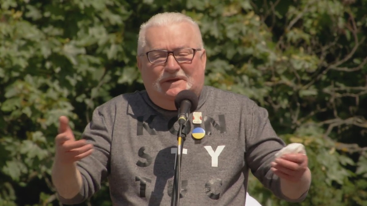 Lech Wałęsa na marszu 4 czerwca. Tłum przerwał jego wystąpienie