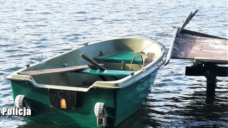 Wiatr zepchnął łódkę z dziećmi w głąb jeziora. Nie potrafiły dobrze pływać, nie miały wioseł