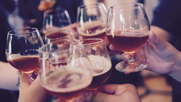 "Rz": Polacy sięgają po alkohol z rynku premium