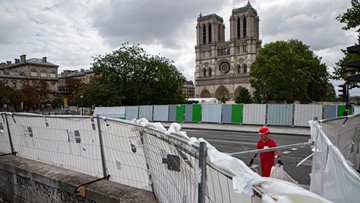Robotnicy wrócili do Notre Dame. Wstrzymano prace z powodu ryzyka zanieczyszczenia ołowiem