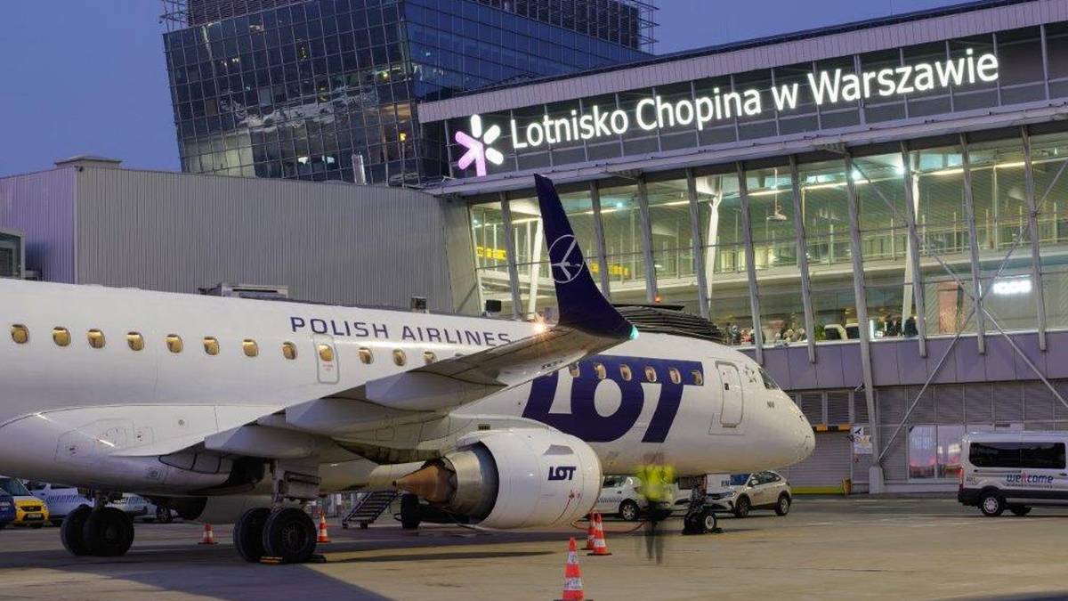 Paraliż na Lotnisku Chopina. Opóźnione loty, przekierowane samoloty