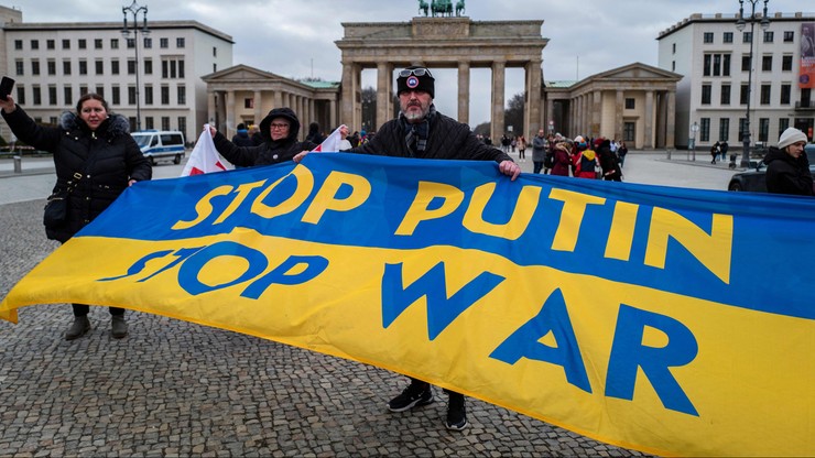 Wojna w Ukrainie. Berlin zakazuje noszenia ukraińskich flag 8 i 9 maja. Ambasador oburzony