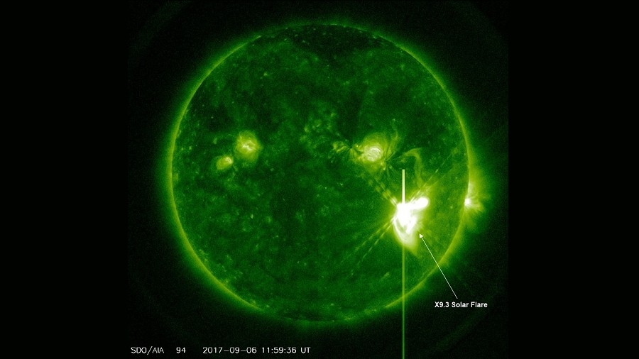 Rozbłysk promieniowania rentgenowskiego klasy X9.3 w plamie nr 2673. Fot. NASA.