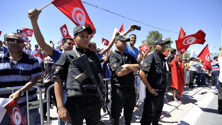 Tunezja: proces domniemanych sprawców zamachu, w którym zginęły 22 osoby