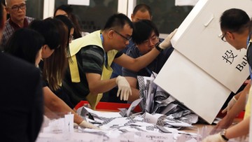 "Demokratyczne tsunami". Hongkong w wyborach zagłosował przeciwko Pekinowi