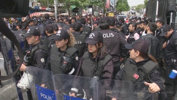 Turecka policja przeciw kobietom demonstrującym solidarność z kurdyjskimi więźniami