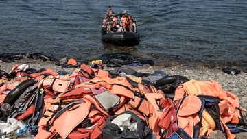 "Do września kraje UE powinny relokować 26 tys. uchodźców". Apel komisarza UE