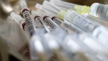 Szczepionki powodują mutację wirusa? Ekspert wyjaśnia