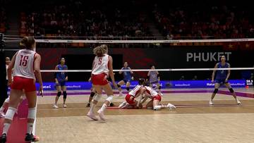 Lavarini aż wbiegł na parkiet w trakcie meczu! Wyglądało to niebezpiecznie (WIDEO)