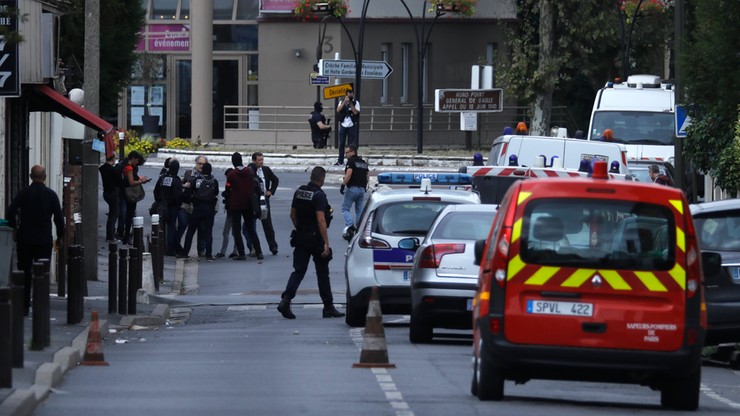 "Chcieli wysadzić banki, byli powiązani z terrorystami". Szef francuskiego MSW o podejrzanych z Villejuif