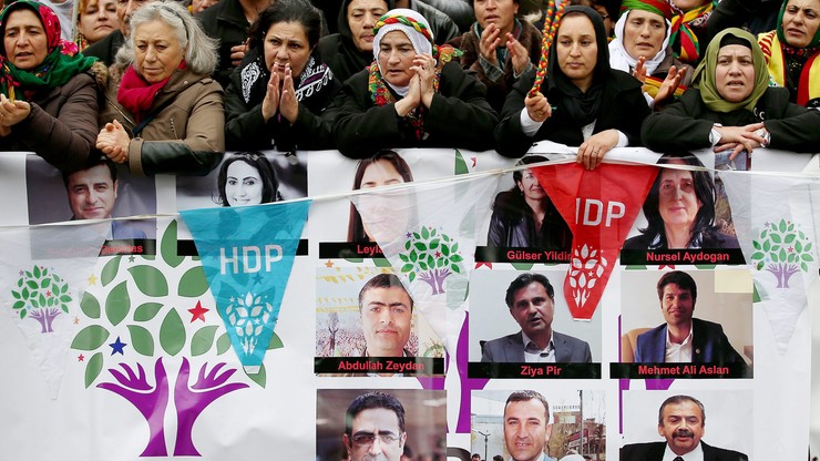 Prokurdyjska partia w Turcji "wstrzymuje działalność legislacyjną"