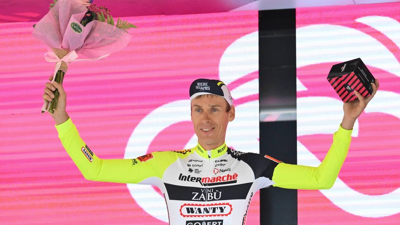 Giro d'Italia: Jan Hirt wygrał etap. Richard Carapaz nadal liderem