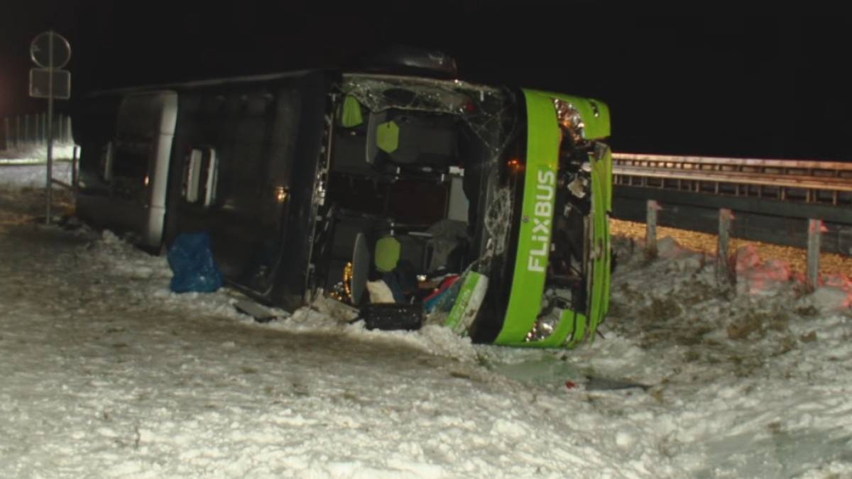 Wypadek autokaru przy granicy z Polską. Są ofiary i wielu rannych