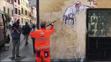 Mural z papieżem zniknął tak szybko, jak się pojawił