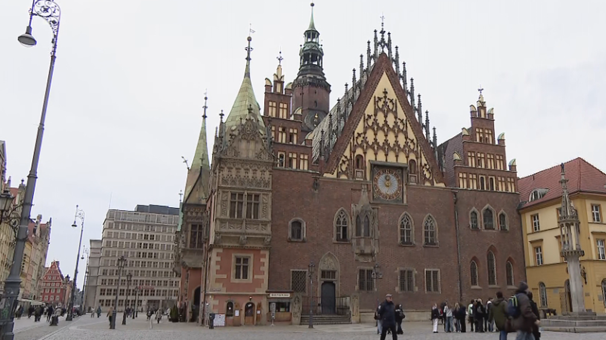 Wrocławski Rynek z Ratuszem w tle