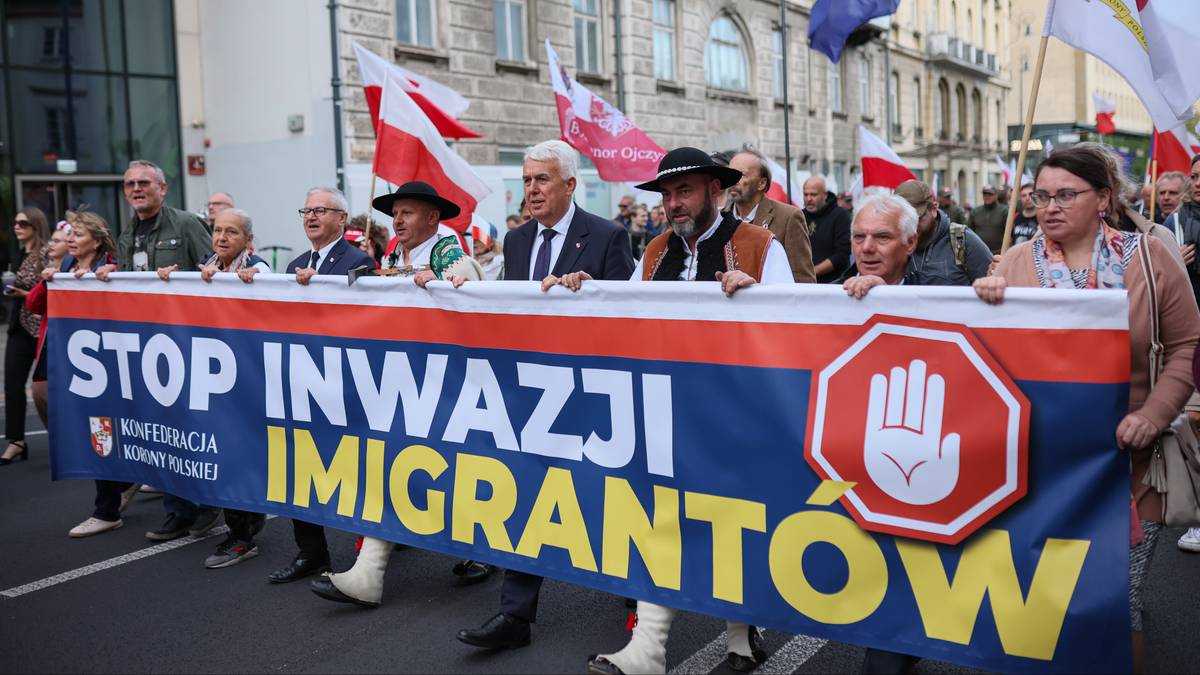 Marsz przeciwko imigracji w Warszawie. Spalono flagę UPA