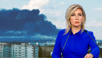 Portret Marii Zacharowej, rzeczniczki rosyjskiego MSZ, na tle dymu unoszącego się nad miastem.