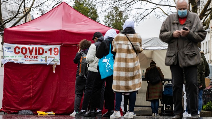 Francja. Rząd wprowadził kolejne obostrzenia. Mówiło się m.in. o godzinie policyjnej