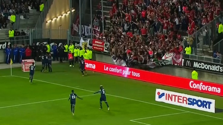 Ligue 1: Trybuna zawaliła się pod kibicami Lille! Mecz w Amiens odwołany (WIDEO)