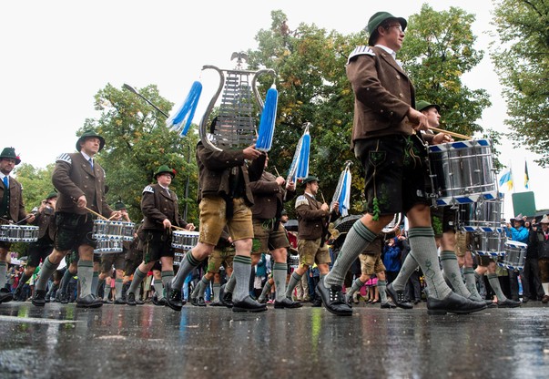 Piwo poleje się strumieniami. Rozpoczął się Oktoberfest