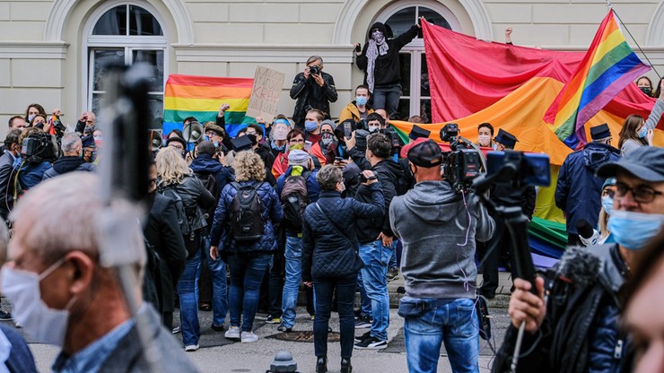 Protest przed Uniwersytetem Warszawskim. Studenci nie chcieli prezydenta na inauguracji roku