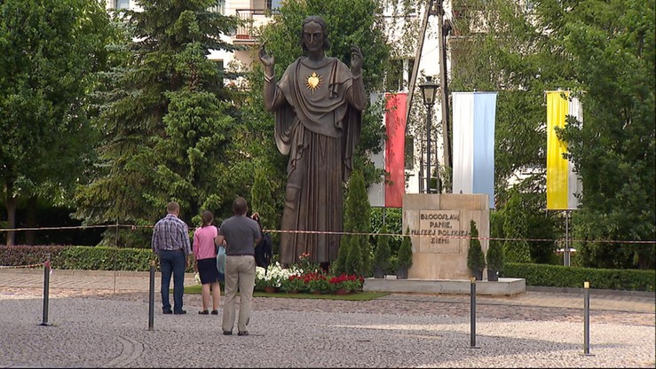 W Poznaniu poświęcono figurę Chrystusa. Zdaniem władz miasta to "samowola budowlana"