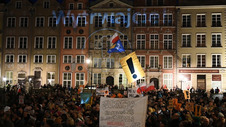 "Zatrzymać edukoszmar". W Gdańsku demonstracja poparcia dla strajkujących nauczycieli