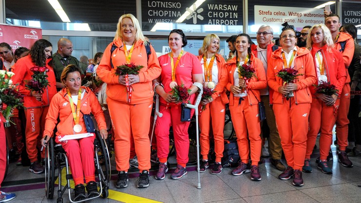 Kibice gorąco powitali bohaterów igrzysk paraolimpijskich