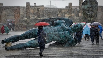 Mitoraj w Pompejach. 30 rzeźb polskiego artysty zachwyca turystów