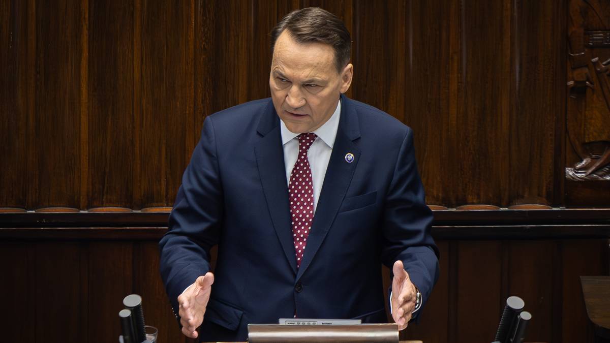 Prezydent chce odebrać Zełenskiemu Order Orła Białego. Sikorski komentuje: Nie stoi ponad państwem