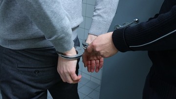 Zarzut dla mężczyzny podejrzanego o napaść seksualną na dziewczynkę