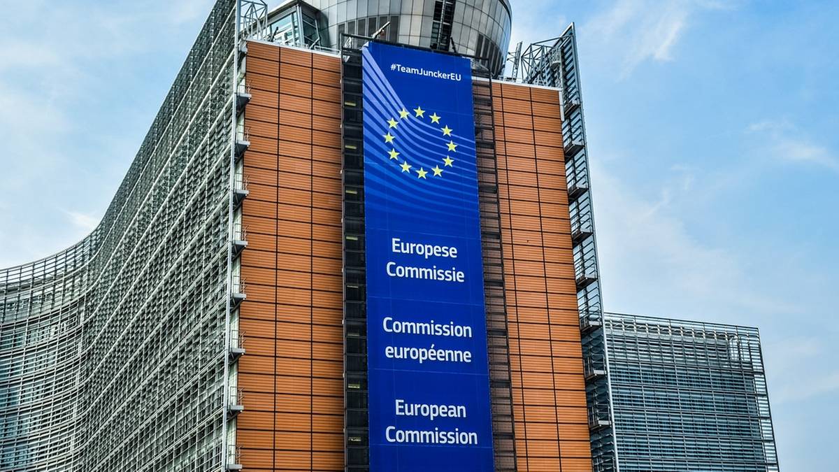 "Zdecydowanie ubolewamy". Komisja Europejska krytykuje decyzję Trumpa