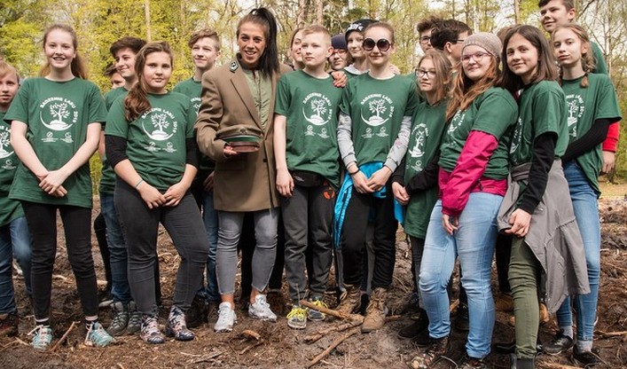 Wśród gości sadzących las była Joanna Jędrzejczyk, zawodniczka światowego MMA